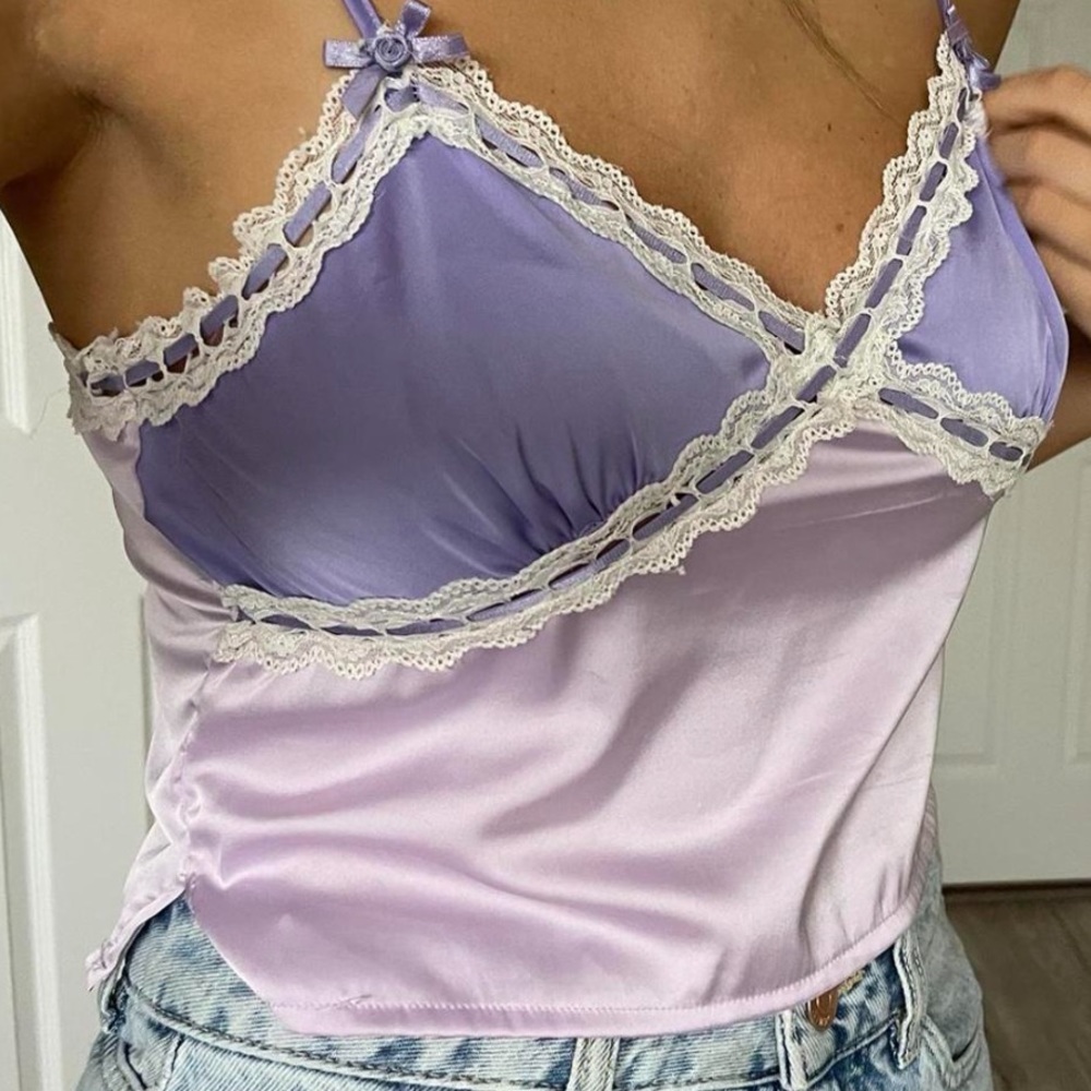 Urban Outfitters | Satin cropped tank top with adjustable cami straps lilac | M
